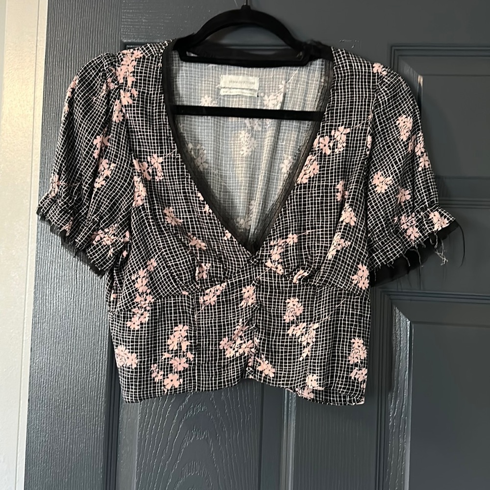 Cropped floral blouse